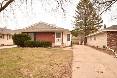 2104 113, Milwaukee WI 53226-4001 exterior