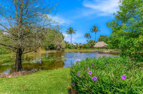 15563 Estancia Ln, West Palm Beach FL  33414-7439 exterior