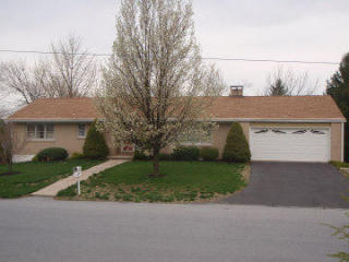 214 Karinch St, Lebanon, PA 17042-9032