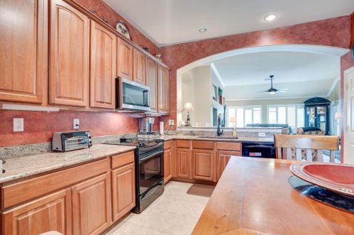 9509 Orangewood Trl, Denton TX 76207-8623 exterior