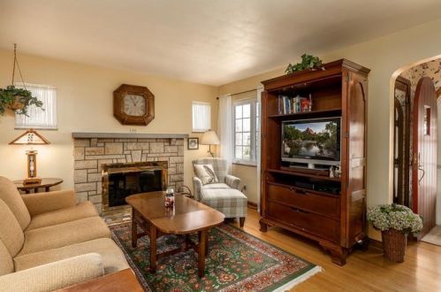 449 Woodland Rd, Canonsburg, PA 15317-3854