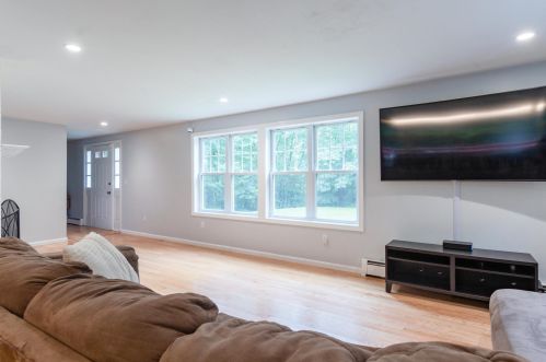 68 Gulf Rd, Derry, NH 03038-5930