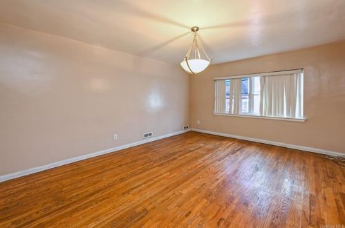 2138 Homer Ave, Bronx, NY 10473-1305