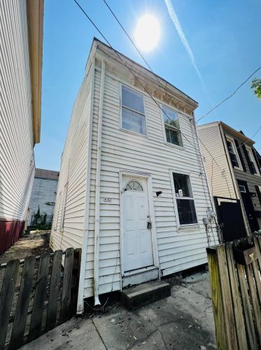 830 Bakewell St, Covington, KY 41011-1257