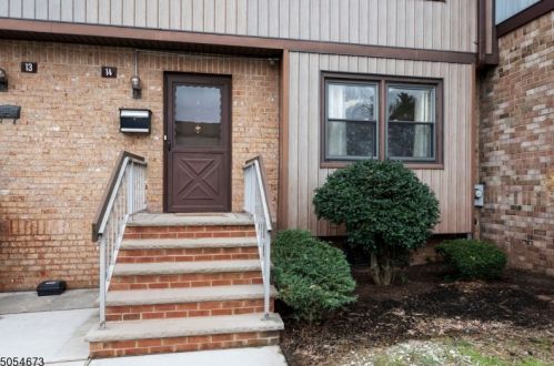 14 Highview Dr, Woodbridge, NJ 07095-3905
