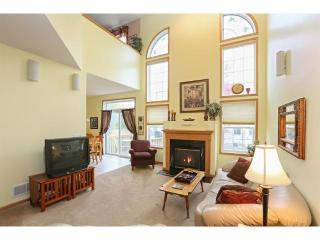 1381 White Oak Dr, Chaska MN  55318-1401 exterior