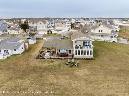 1600 Bch Blvd, Lacey NJ  08731-5031 exterior