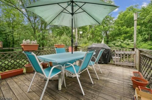 158 Norway Ln, South Plainfield NJ  07080-2810 exterior