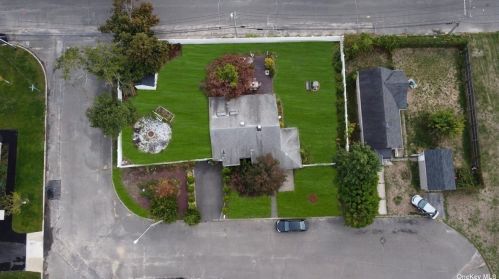 1308 Park Ave, Bayshore, NY 11706-4108