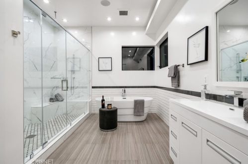 5128 Noble Ave, Van Nuys CA  91403-1376 exterior