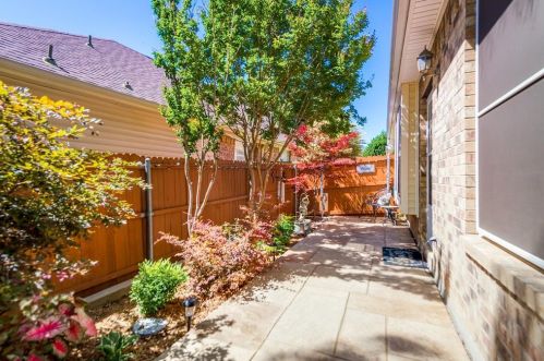 833 Pinnacle Cir, Lewisville TX 75077-2537 exterior