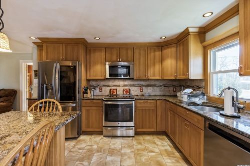 305 Bayberry Rd, Southold NY  11971-4436 exterior