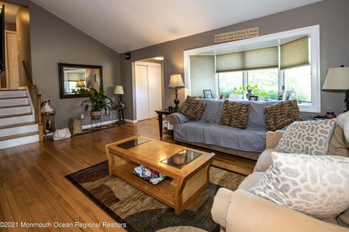 124 Statesir Pl, Tinton Falls NJ  07701-6143 exterior