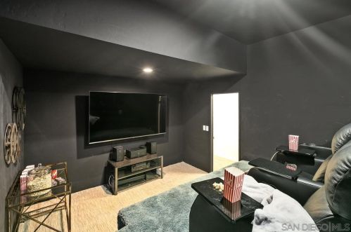 2125 Locust St, San Diego CA  92106-1622 exterior