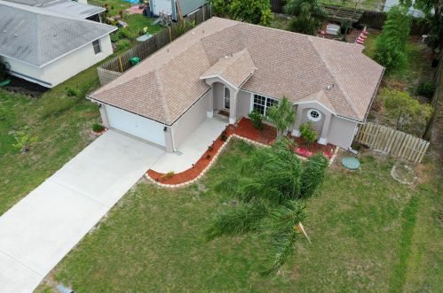 629 Lagoon Ln, Fort Pierce, FL 34983-1226