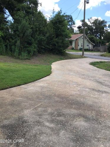 2956 Caledonia St, Marianna FL  32446-3004 exterior