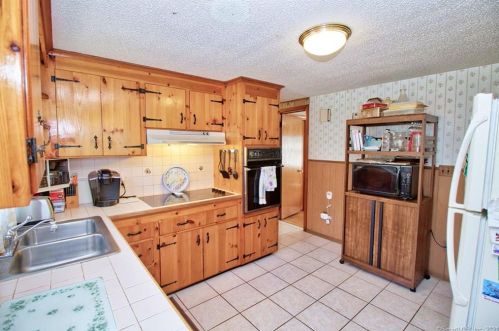 29 Chandler Dr, Waterbury, CT 06712-1404