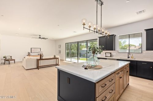 4039 Earll Dr, Phoenix AZ  85018-7143 exterior