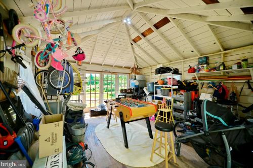 21 Loudoun St, Lovettsville VA  20180-8513 exterior