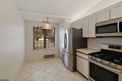 84 Whitehead Ln, East Brunswick NJ  08816-5633 exterior