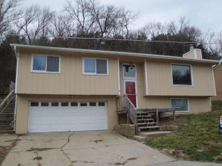 912 Valley Dr, Crescent, IA 51526-3605