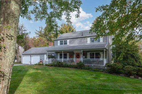 9 Trumbull Rd, Waterford, CT 06385-2729