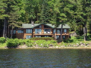 42 Loch Ln, Plattsburgh, NY 12901-5609