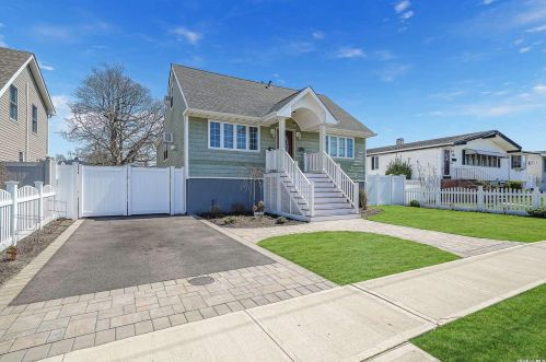 911 Sunrise Ave, North Bellmore, NY 11710-4531