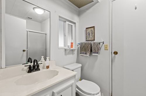 5200 Irvine Blvd, Irvine CA 92620-2013 exterior