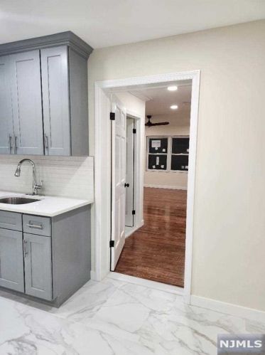 325 5th St, Ridgefield Park NJ  07660-1054 exterior