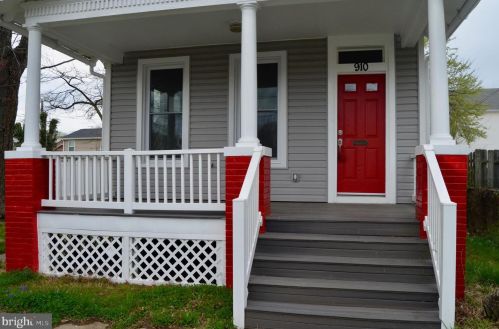 910 Savannah St, Washington, DC 20032-5942