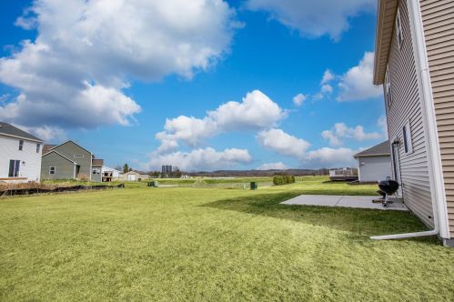 660 Spur Rd, Slinger WI  53086-9293 exterior