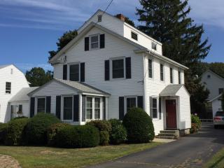 31 Woodlawn Ave, Madison CT  06443-3201 exterior