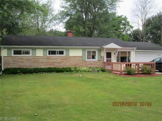 7644 Crestwood Ln, Macedonia, OH 44067-2458