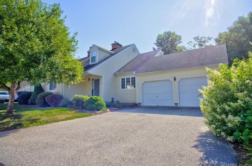 9 Mohegan Sq, North Windham, CT 06250-1559