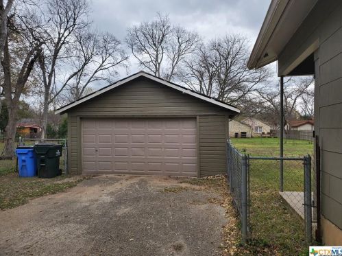 721 Olive St, Seguin TX  78155-3237 exterior