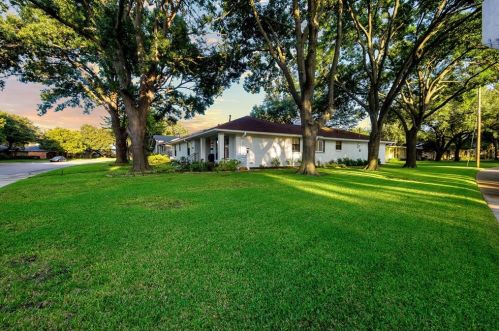 10825 Ferndale Rd, Dallas, TX 75238-1549