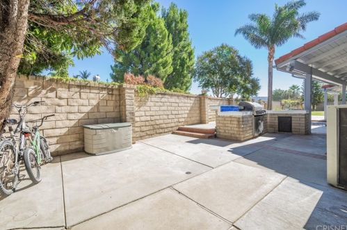 2828 Inyo Cir, Simi Valley CA 93063-2002 exterior