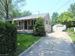 852 Cree Ave, Akron, OH 44305-1256