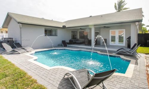 231 8th St, Dania Beach FL  33004-4441 exterior