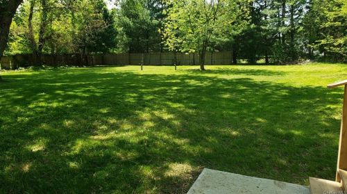 1 Little Brook Ct, Rock Tavern, NY 12575-5115