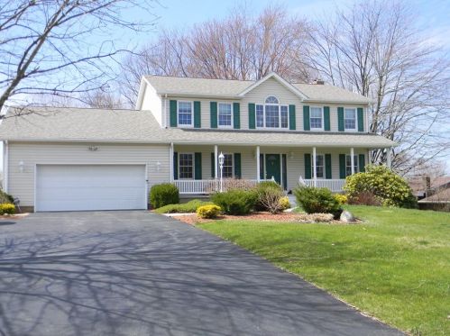 381 Mccombs Cir, New Castle, PA 16101-9151