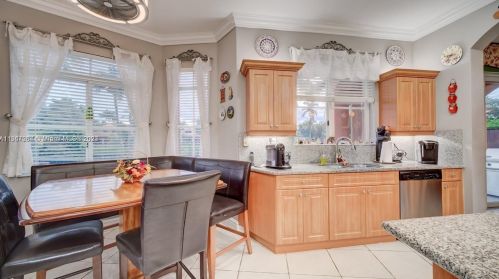 15963 79th Pl, Hialeah FL  33016-6647 exterior