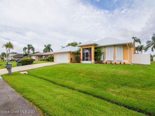 932 George St, Sebastian, FL 32958-4916