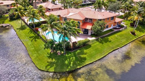 15963 79th Pl, Hialeah FL  33016-6647 exterior