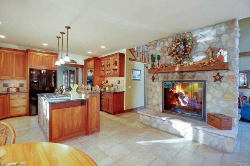 2600 Paradise Point Rd, Southold NY  11971-5109 exterior