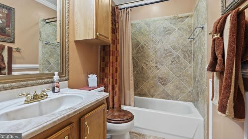 13332 Vista Forest Dr, Woodbridge VA  22192-4540 exterior