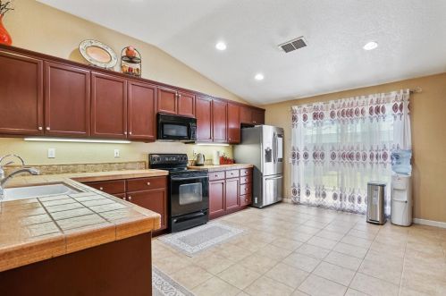 3213 Dewar Ln, Turlock CA  95382-9672 exterior
