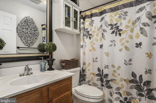 5344 Satterfield Dr, Woodbridge VA  22193-3408 exterior