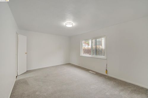 1136 92 Ave, Oakland CA 94603-1358 exterior